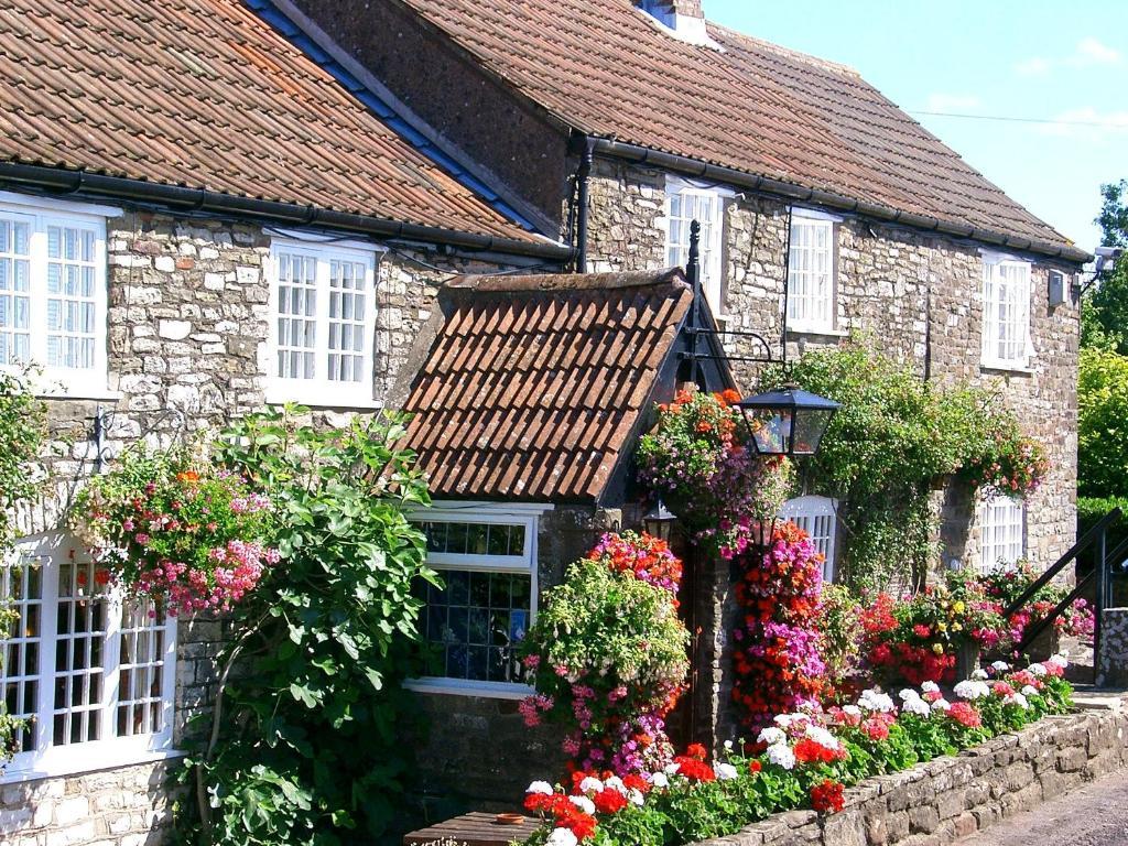 The Carpenters Arms Hotel Pensford ภายนอก รูปภาพ
