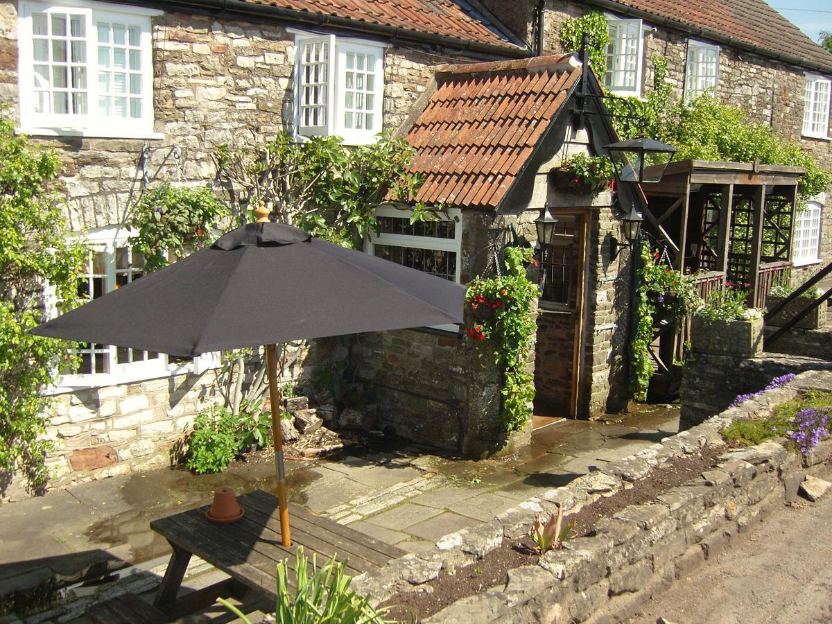 The Carpenters Arms Hotel Pensford ภายนอก รูปภาพ