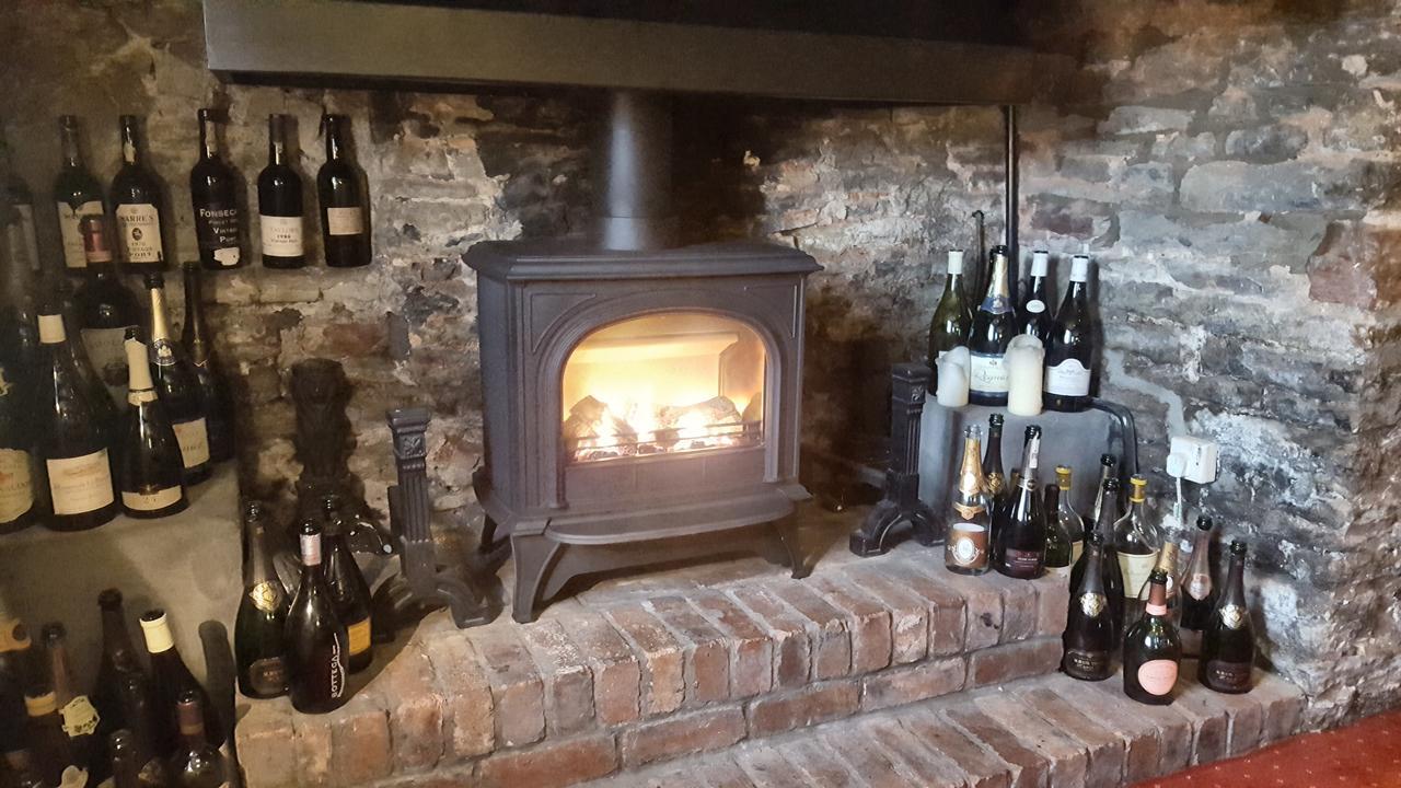The Carpenters Arms Hotel Pensford ภายนอก รูปภาพ