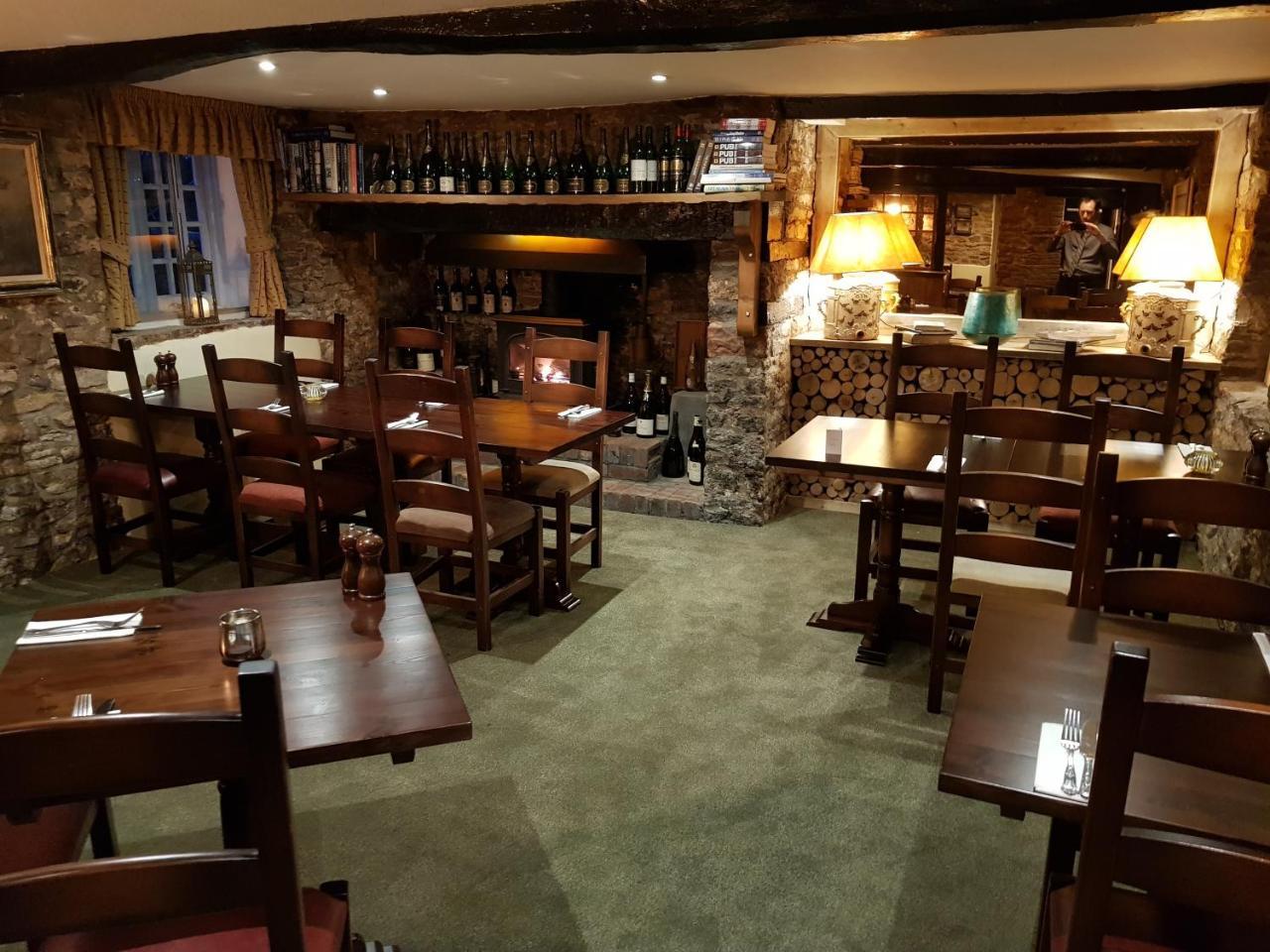 The Carpenters Arms Hotel Pensford ภายนอก รูปภาพ