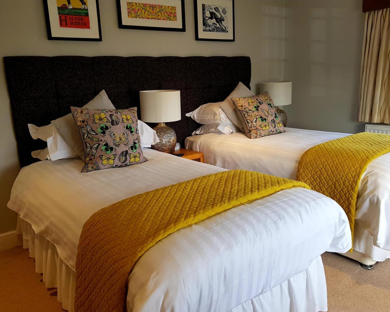 The Carpenters Arms Hotel Pensford ภายนอก รูปภาพ
