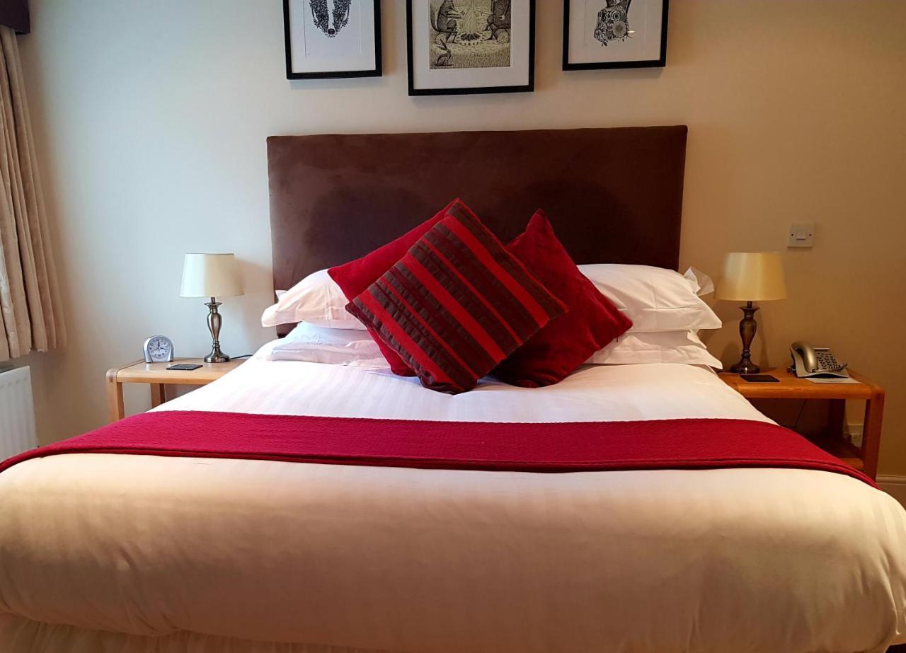 The Carpenters Arms Hotel Pensford ภายนอก รูปภาพ