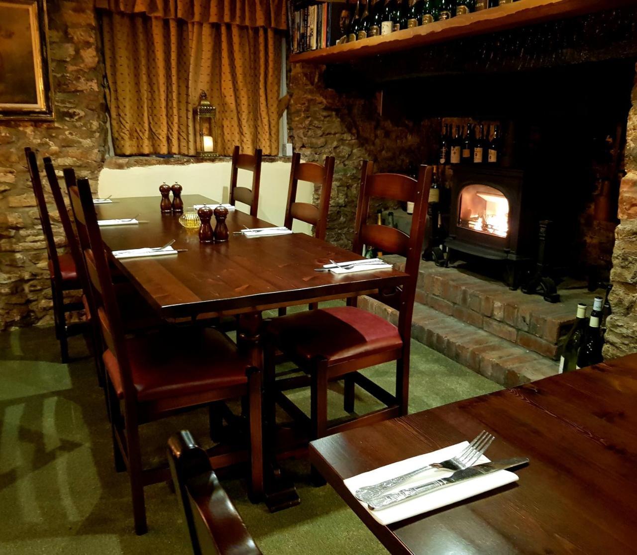 The Carpenters Arms Hotel Pensford ภายนอก รูปภาพ